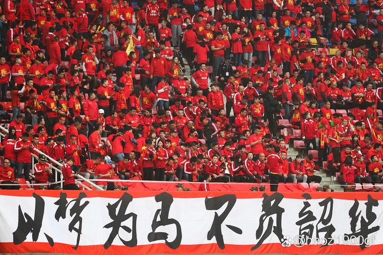 国足多哈首训 高温融不掉必胜信念 国足多哈首训 高温融不掉必胜信念